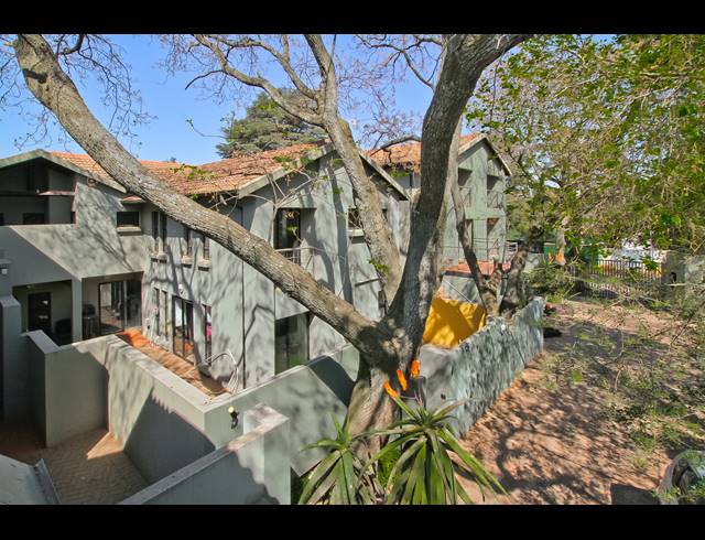 854M² BUILDING FOR SALE IN BRAMLEY